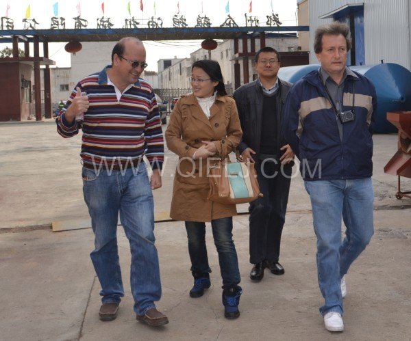 玻利維亞客戶(hù)的再次光臨鄭州企鵝(圖1) 玻利維亞客戶(hù)的再次光臨鄭州企鵝(圖1)